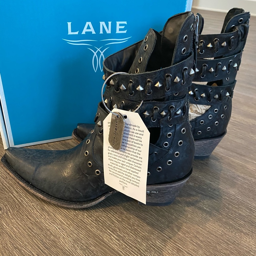 NWT Lane Breezy Boots - size 9